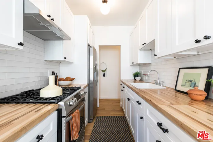 1126 W Edgeware Road 1/2, Los Angeles, California 90026