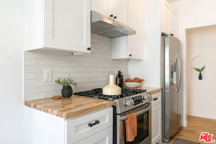 1126 W Edgeware Road 1/2, Los Angeles, California 90026