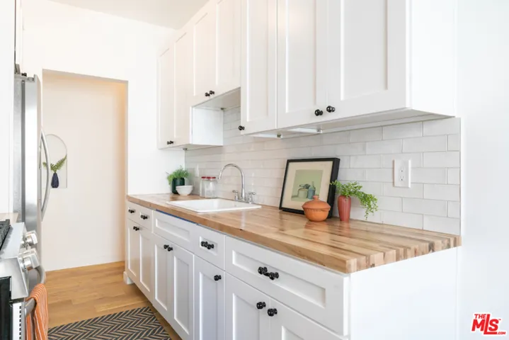 1126 W Edgeware Road 1/2, Los Angeles, California 90026