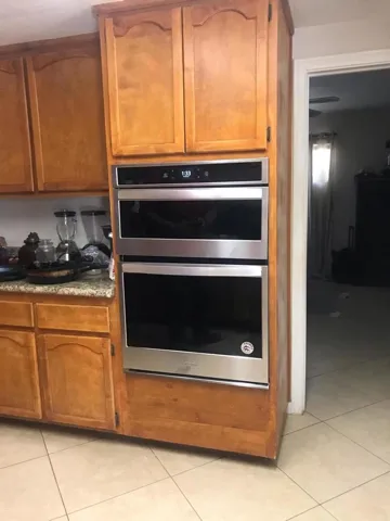 17505 Long Canyon new Oven and Microwave
