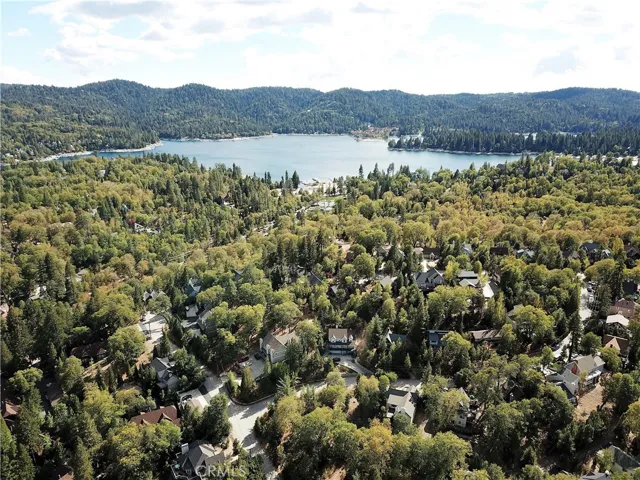 28310 Bern Lane, Lake Arrowhead, California 92352