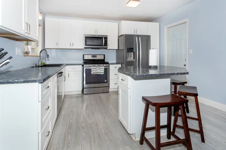 1176 Waxwing Drive, Vista, California 92083