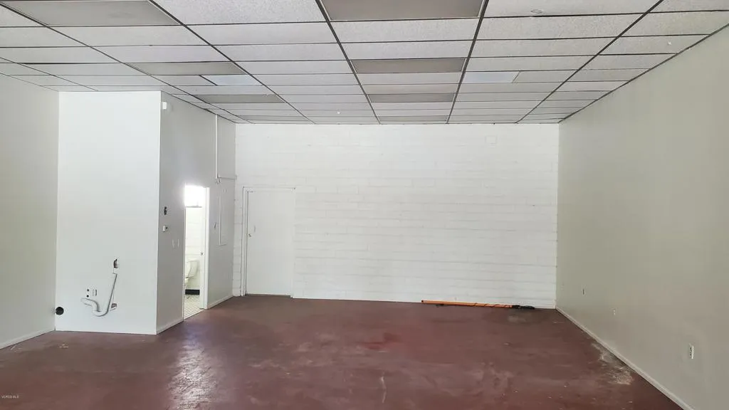 596 Mobil Avenue Unit C, Camarillo, California 93010 — photo 4