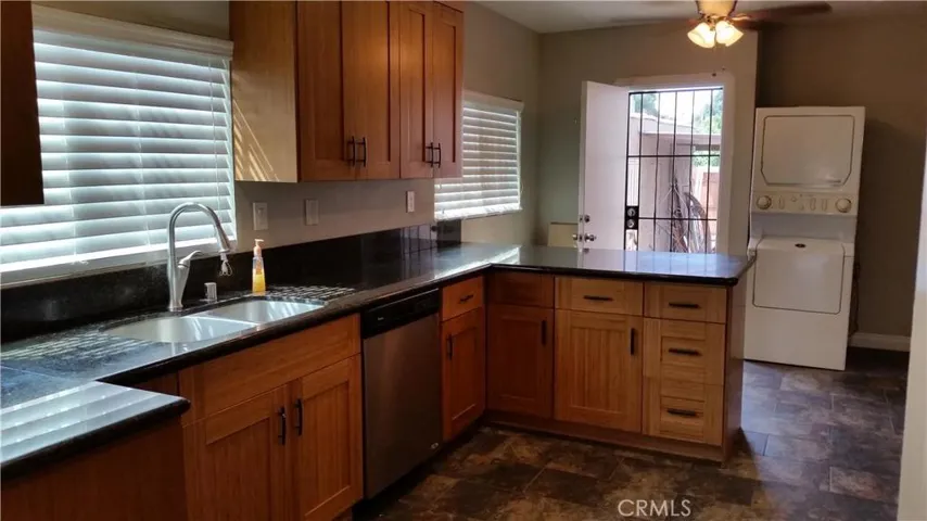 6765 Lemon Avenue, Long Beach, California 90805
