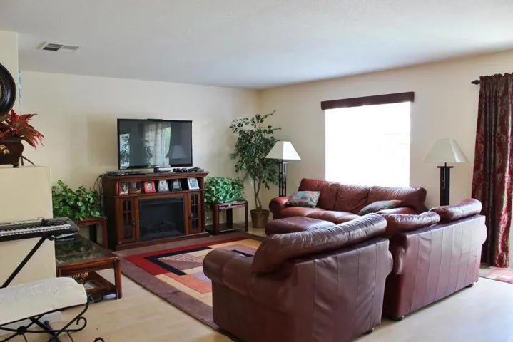 2774 Swan Lane, Los Banos, California 93635