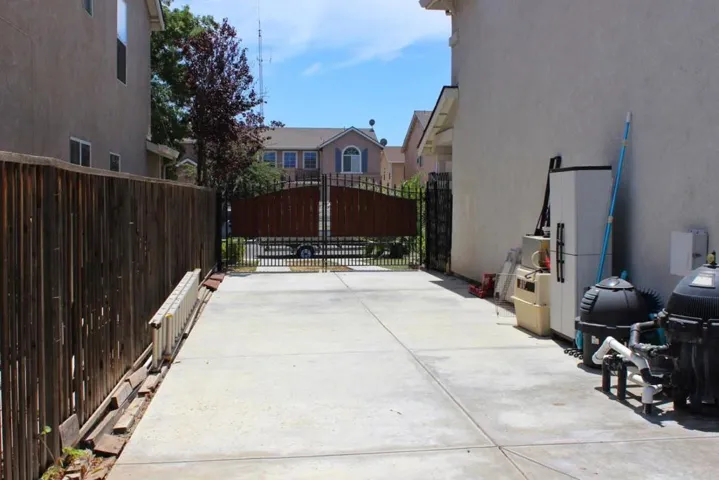 2774 Swan Lane, Los Banos, California 93635