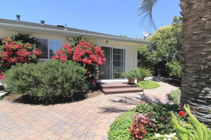 18 Secondo Way, Royal Oaks, California 95076