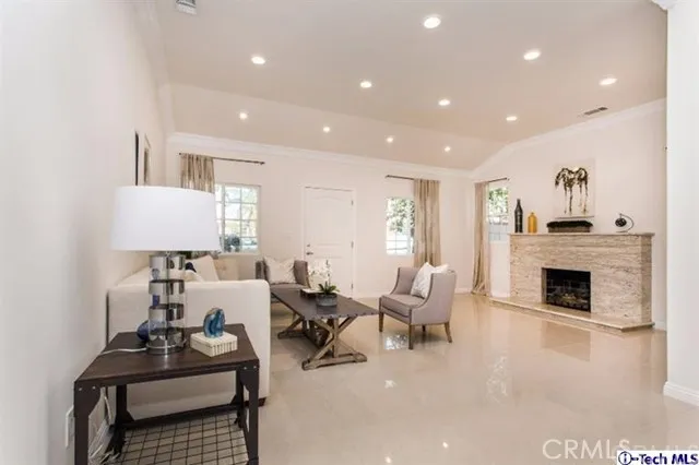 1368 Raymond Avenue, Glendale, California 91201