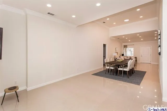 1368 Raymond Avenue, Glendale, California 91201