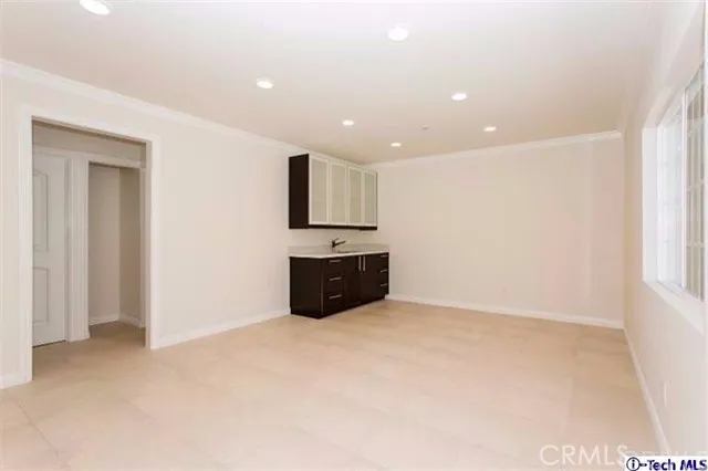 1368 Raymond Avenue, Glendale, California 91201
