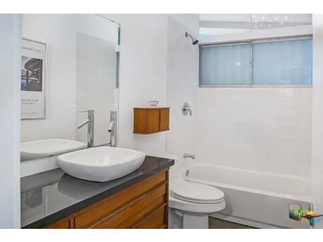 Guest full bath