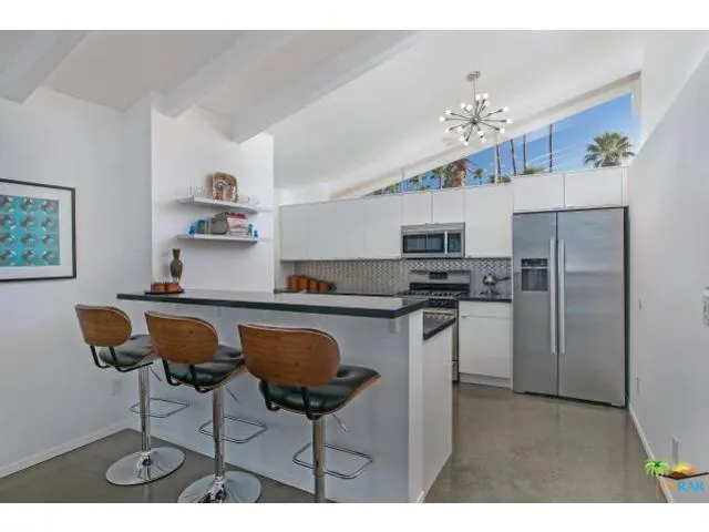 Breakfast bar, Kitchen