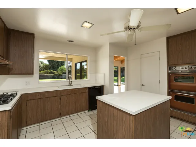 Kitchen:  Views and casual eating​​‌​​​​‌​​‌‌​​‌​​​‌‌​​​‌​​‌‌​​‌‌​​‌‌​​​​ area