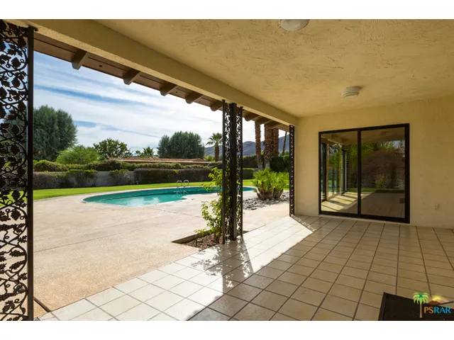 Covered patio off the kitchen and dining