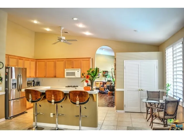 Kitchen open to Fam. Rm