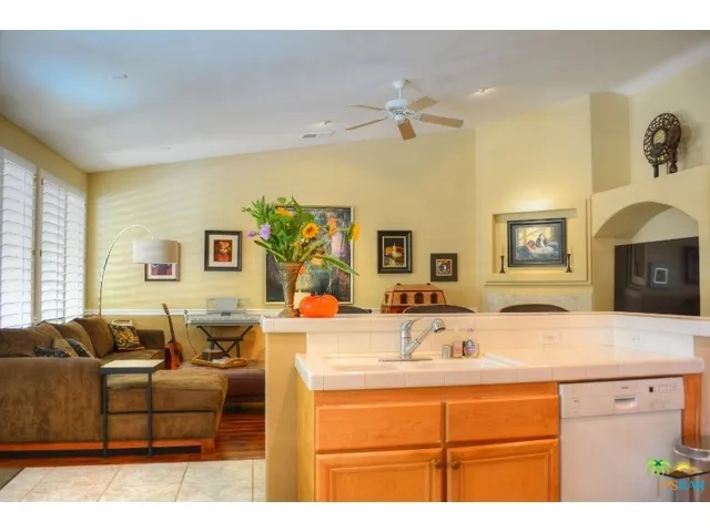 Kitchen/Family Rm
