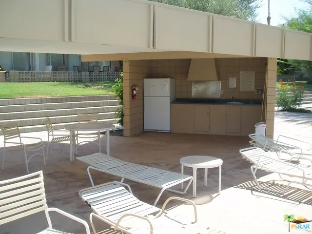 Circle 7 Pool Pavilion