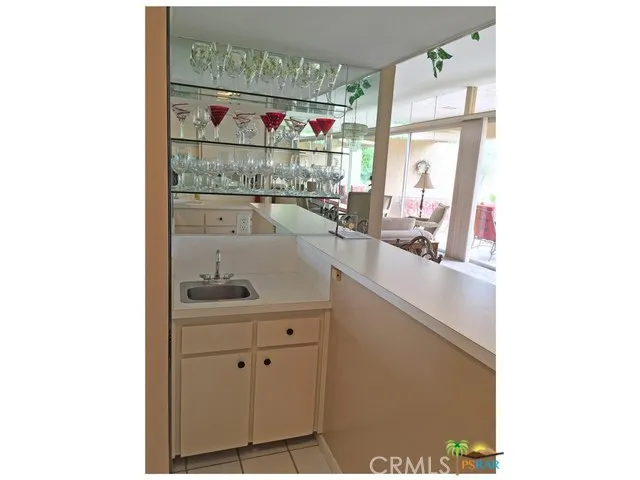 Wet Bar (in kitchen)