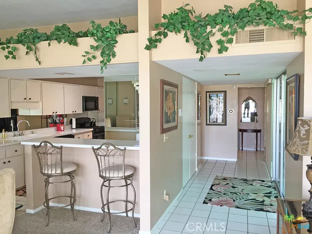 Kitchen and Entry Haoo