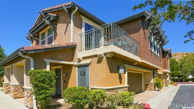 16735 Nicklaus Drive 24, Sylmar, California 91342