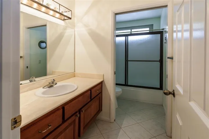 Upstairs hall bath