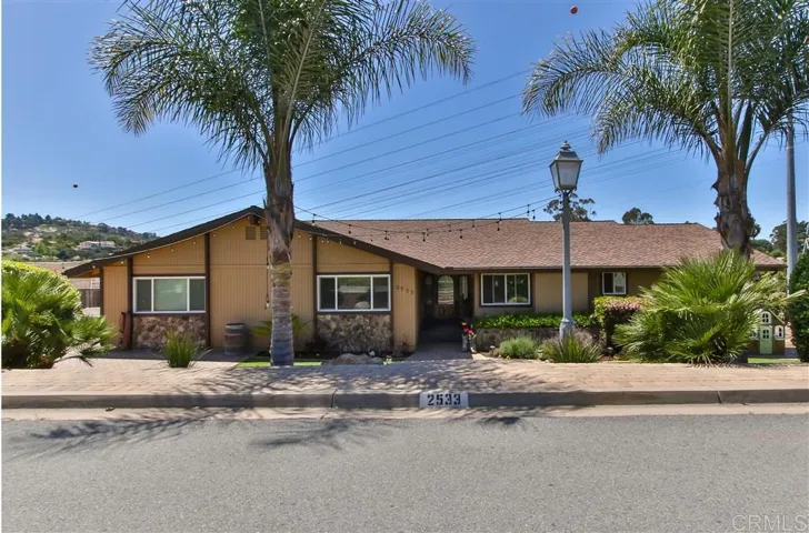 2533 Singing Vista Way, El Cajon, California 92019