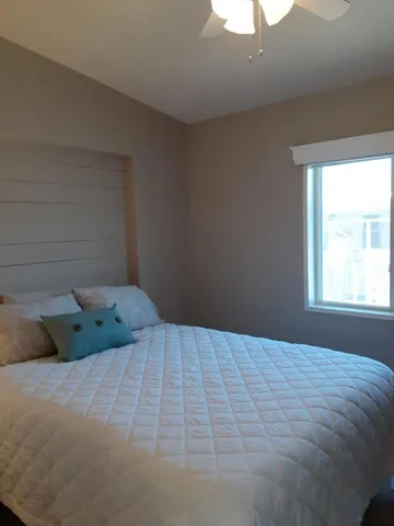 Den / bedroom