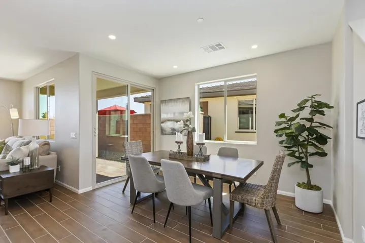 005_Dining Area