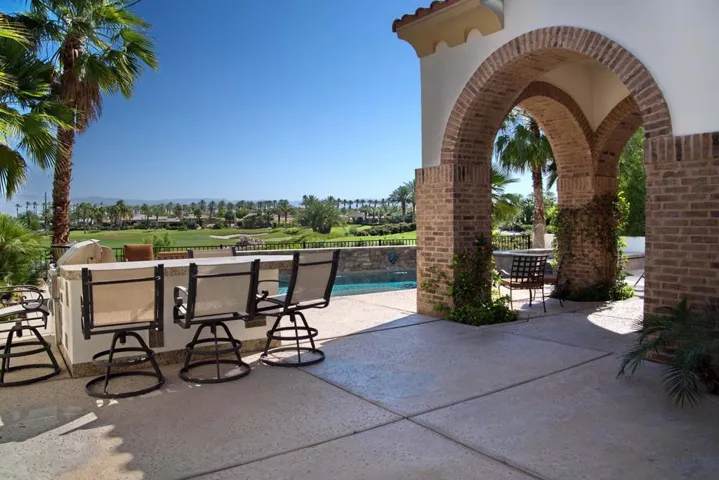 26_Outdoor-Kitchen
