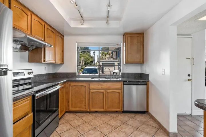1413 Via Vista 5, San Mateo, California 94404
