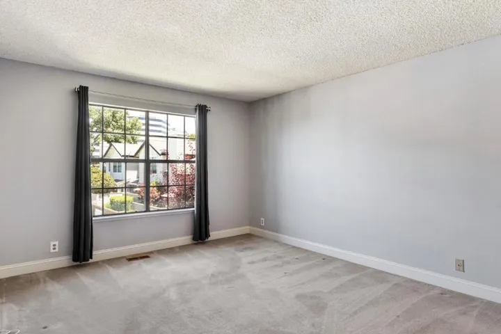 1413 Via Vista 5, San Mateo, California 94404