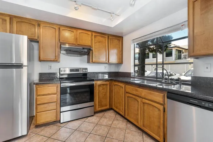 1413 Via Vista 5, San Mateo, California 94404