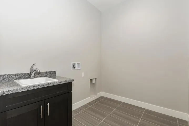 021_Laundry Room