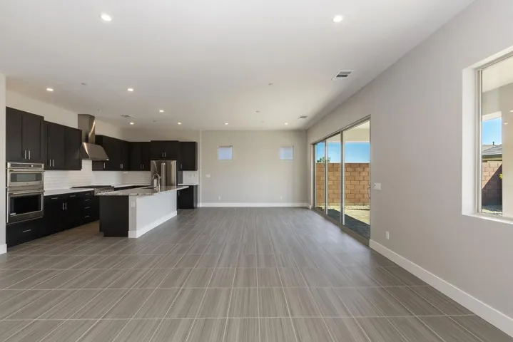 004_Living Room