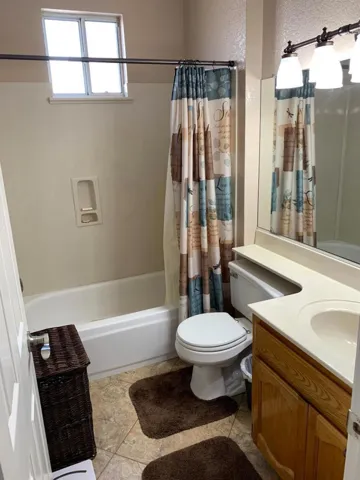 702 Whitney Court, Los Banos, California 93635