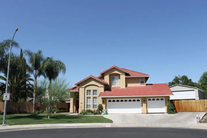 702 Whitney Court, Los Banos, California 93635