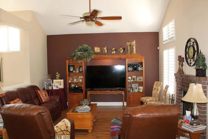 702 Whitney Court, Los Banos, California 93635