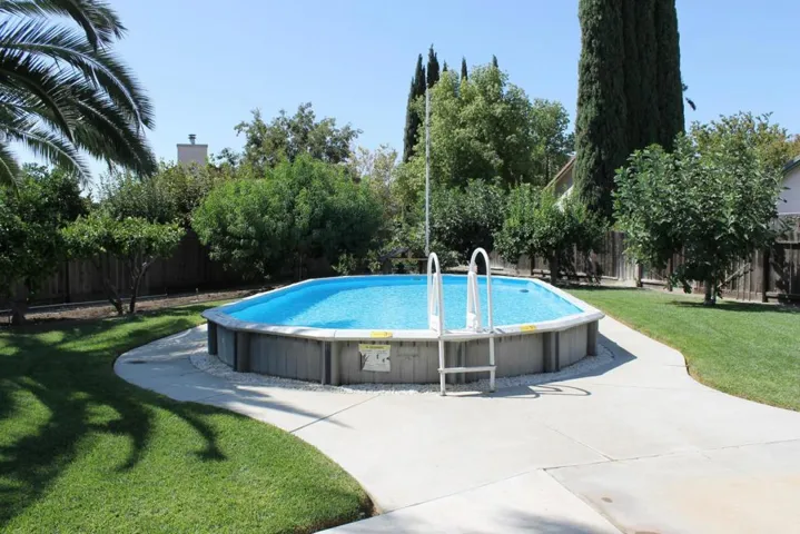 702 Whitney Court, Los Banos, California 93635