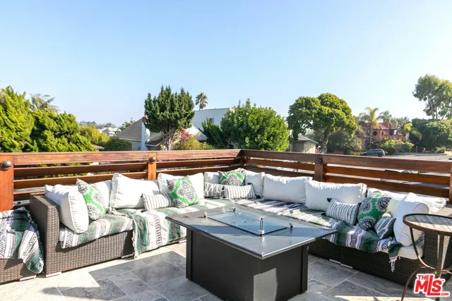7313 Earldom Avenue, Playa Del Rey, California 90293