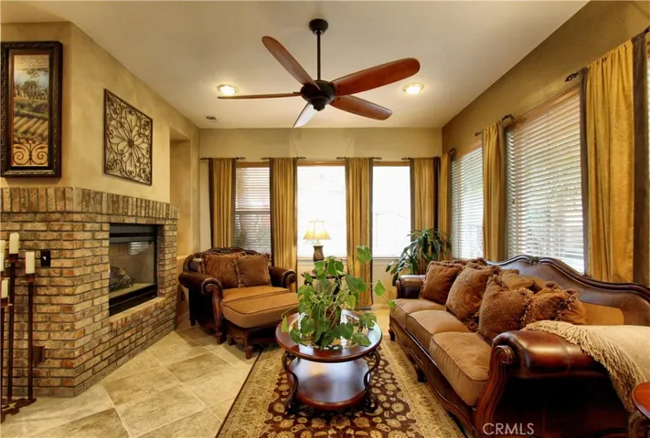 Living room picture #2
