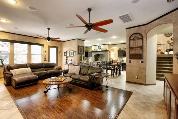 Family room picture #3