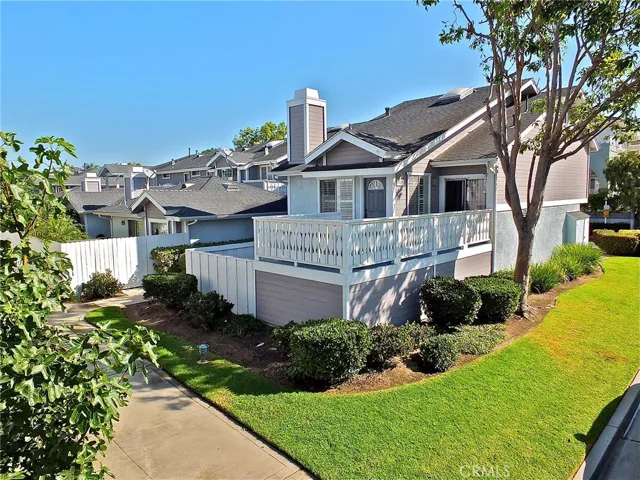 18071 Wakefield 106, Huntington Beach, California 92648