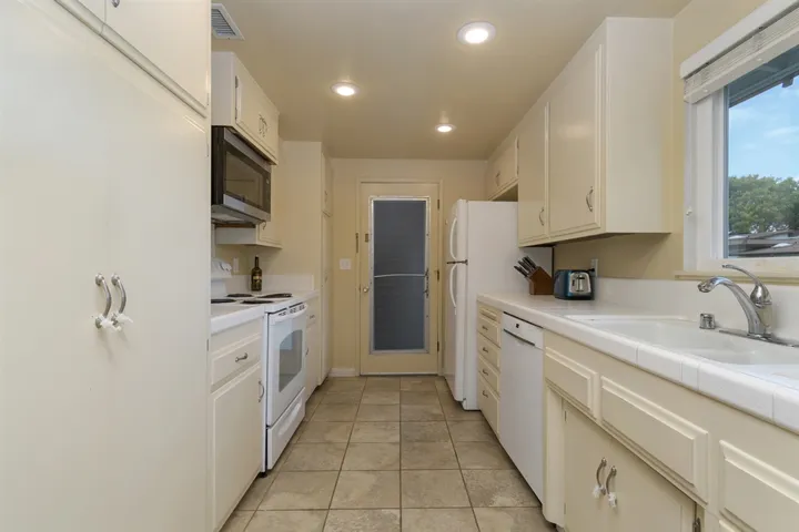 1656 La Madera Ln, San Marcos, California 92078