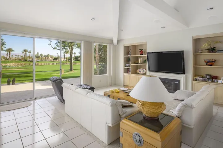 54550+Riviera+La+Quinta-24-mls