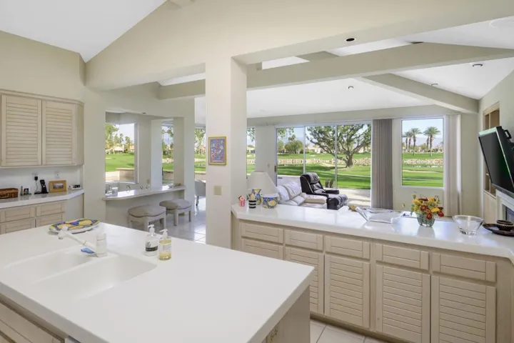 54550+Riviera+La+Quinta-28-mls