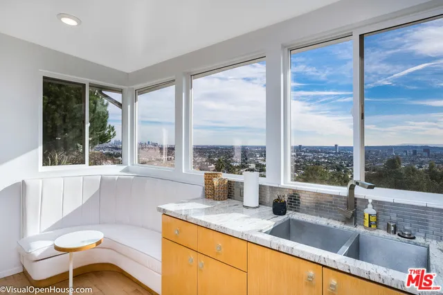 8376 Hollywood, Los Angeles, California 90069