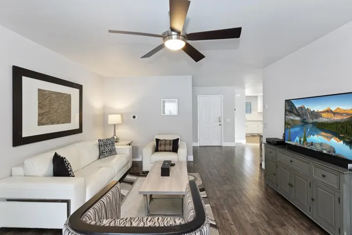 008_Living Room