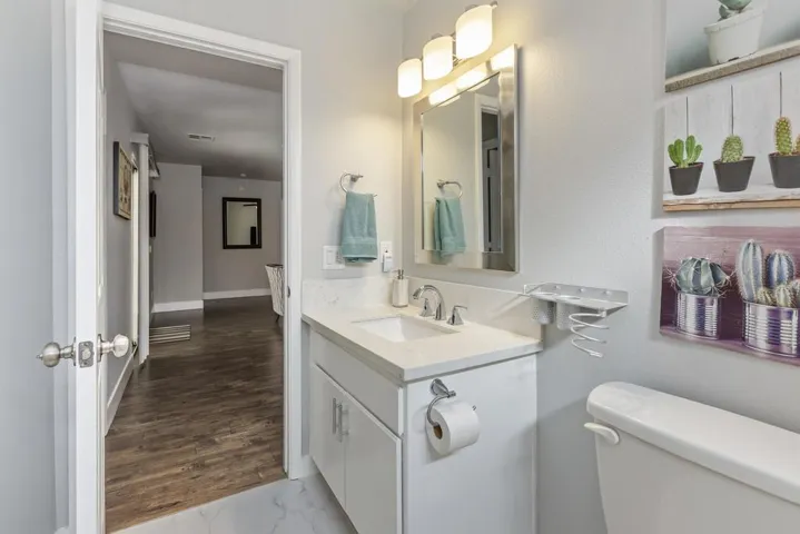 019_Hallway Bathroom