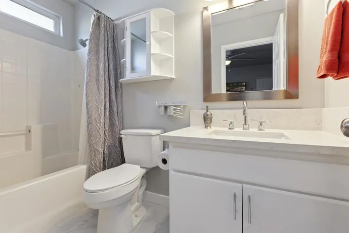 027_Master Bathroom