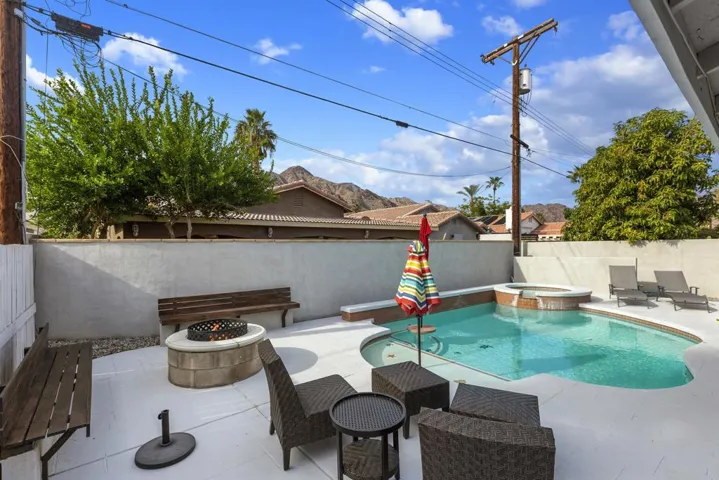 034_Firepit & Pool Side